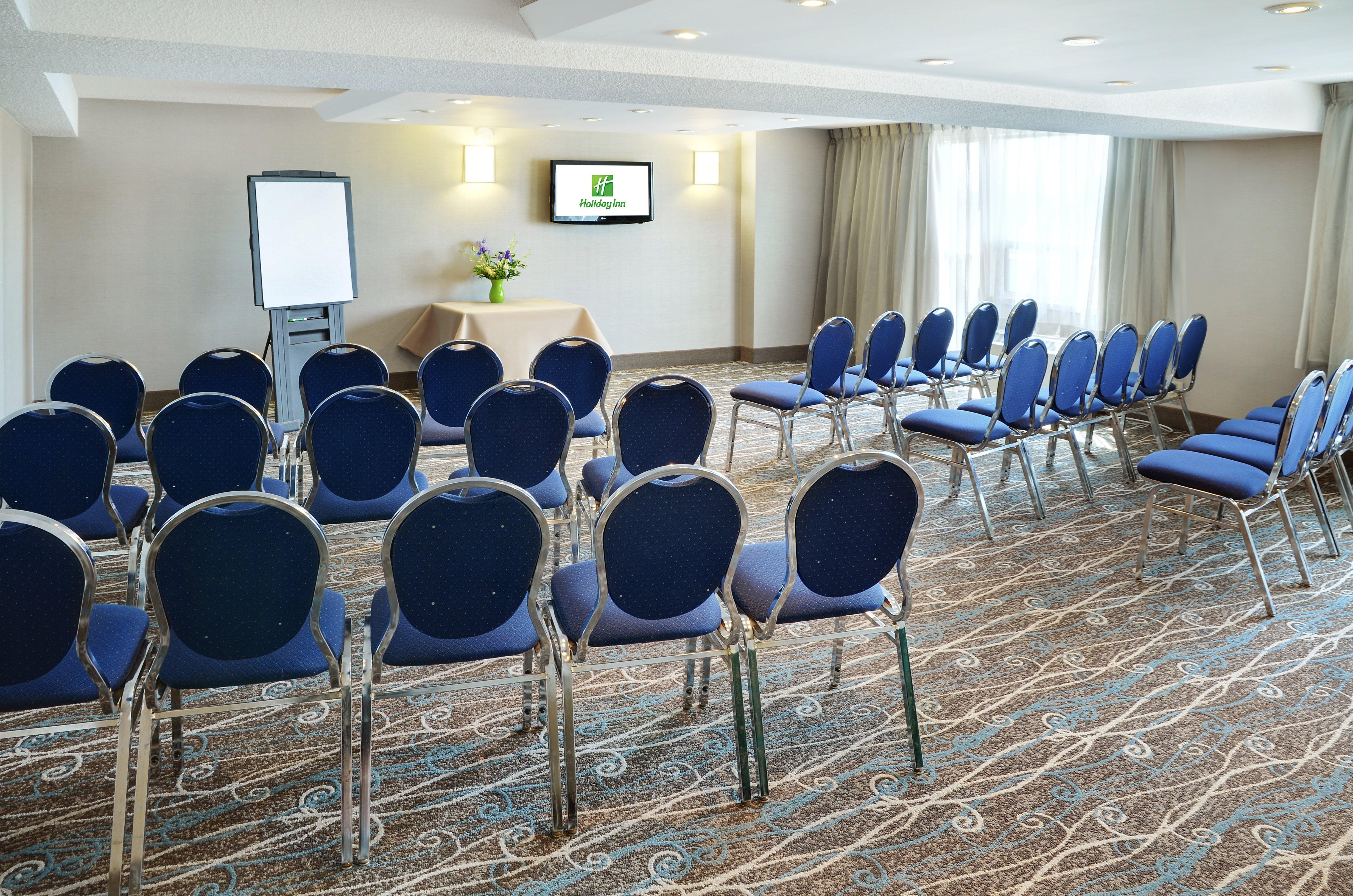 Holiday Inn Hotel & Suites London By Ihg Exterior photo