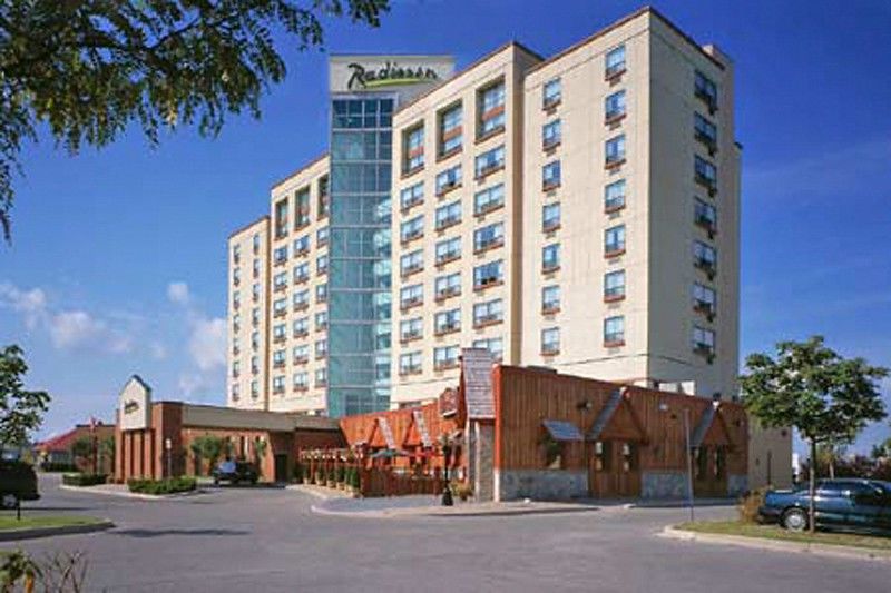 Holiday Inn Hotel & Suites London By Ihg Exterior photo