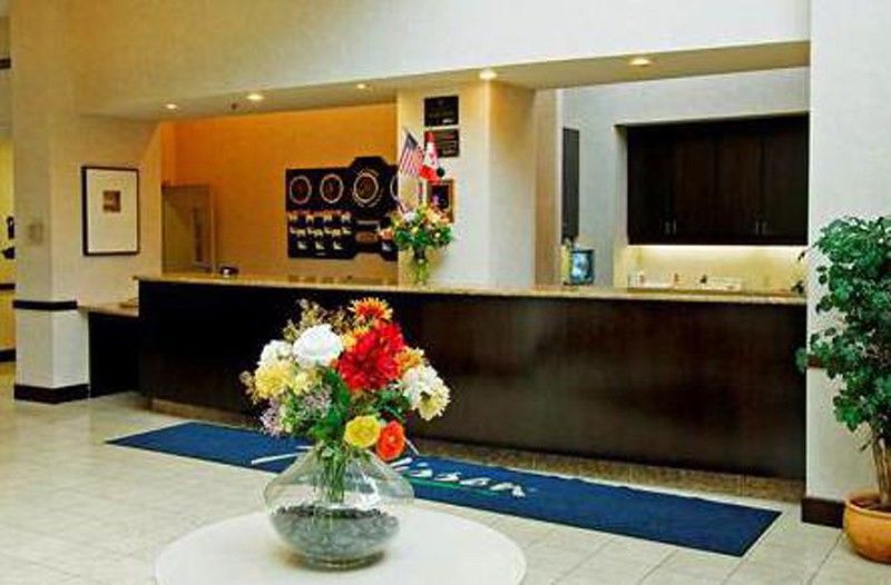 Holiday Inn Hotel & Suites London By Ihg Exterior photo