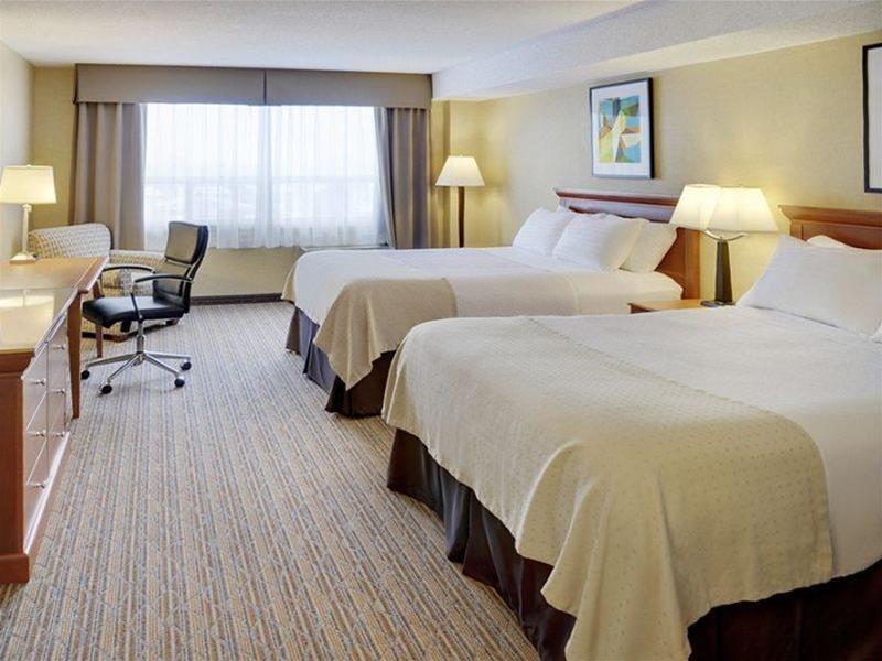 Holiday Inn Hotel & Suites London By Ihg Exterior photo
